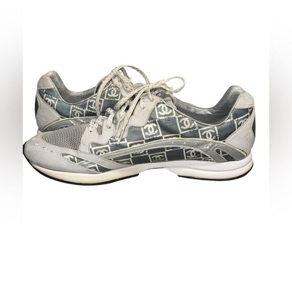 Women’s CHANEL 90s cc logo monogram grey & white lace up athletic sneaker shoes - Picture 5 of 9